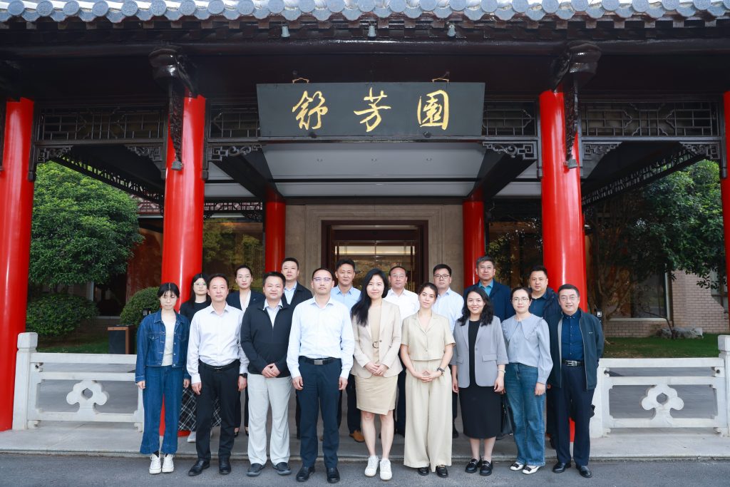 A group of people standing outside a building with pillars