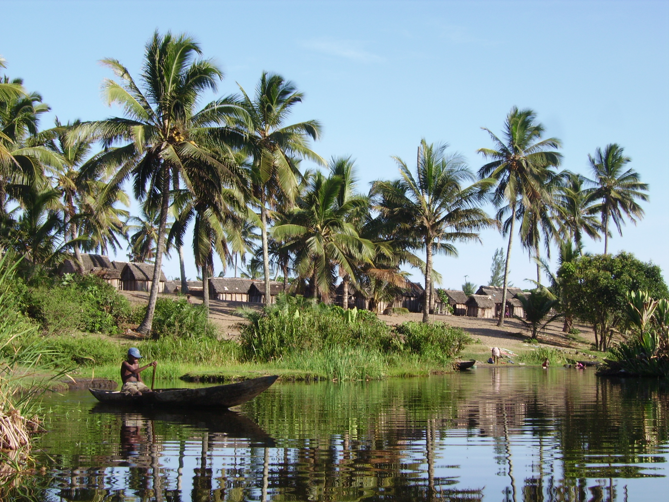 A riverside village in Madagascar, Elise Belle